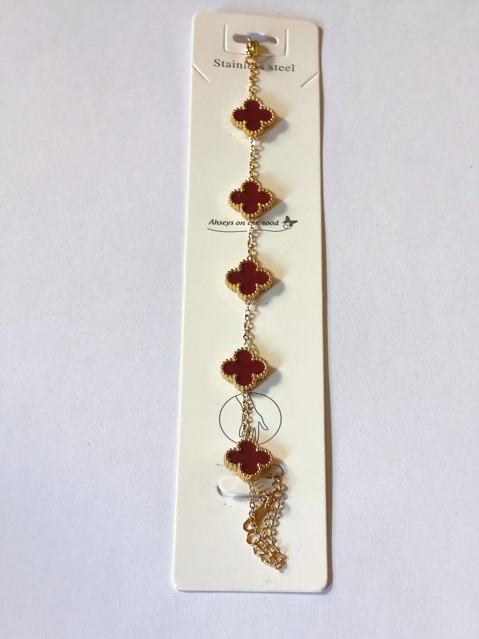 Set met halsketting, armband en rood klaver oorbellen met gouden stalen ketting – photo 2